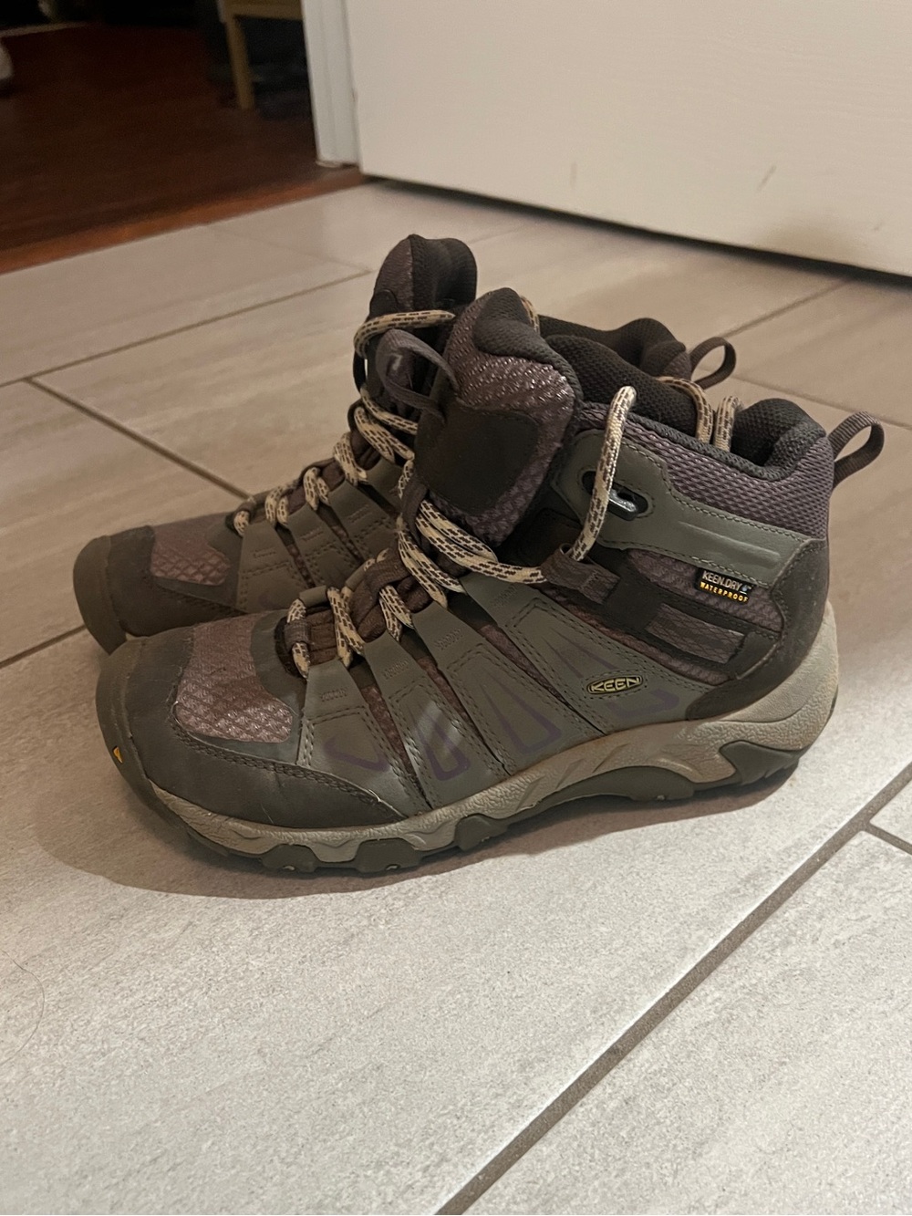Keen Hiking Boots in Gray and Light Purple